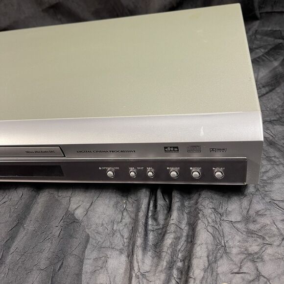 Toshiba SD-4900U 192kHz 24bit Audio DAC Dolby Digital DVD Video Player - Picture 3 of 7